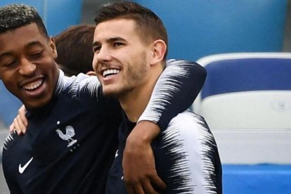 Lucas Hernández, el pasado julio en la concentración de Francia en Rusia junto a Kimpembe.