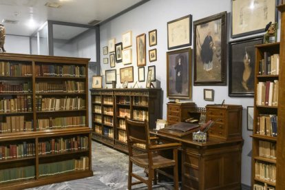 La biblioteca de los Álvarez Quintero