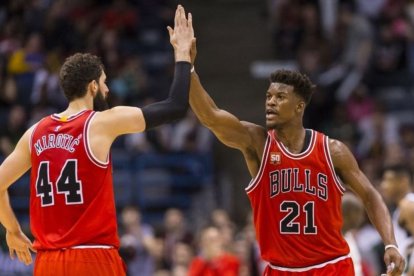 Butler lideró a los Bulls con 40 puntos para vencer a los Lakers.