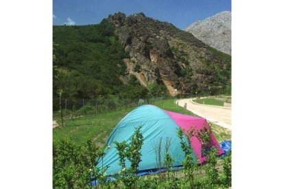 Naturaleza en el camping de Vegacervera, a los pies de las montañas de León.