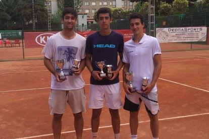 El leonés Alejandro García comenzó a jugar al tenis cuando apenas tenía 3 años y pronto destacó como una de las promesas de este deporte a nivel nacional. DL