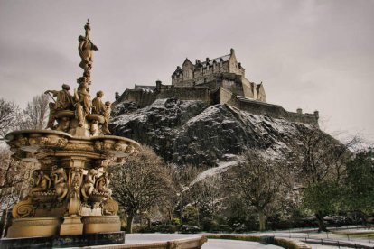 Castillo de Edimburgo desde los Jardines de Princess Street.