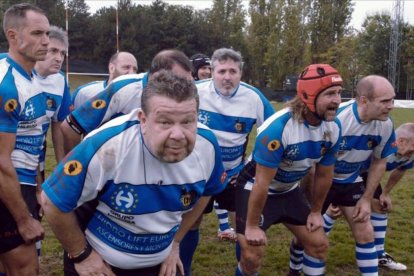 Imagen del especial 'Superalimentos', con Alberto Chicote jugando un partido de rugby.