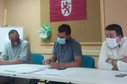 Reunión para renovar el Comité Comarcal de UPL de La Bañeza. DL