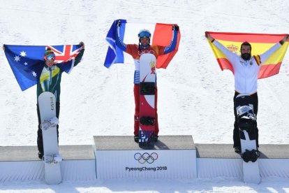 Regino Hernández, en el podio, junto al francés Vaultier (centro) y el australiano Hughes.