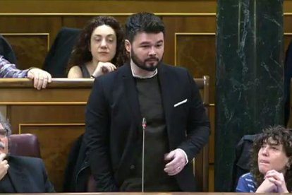 Rufián pregunta a Rajoy sobre la judialización del proceso soberanista.