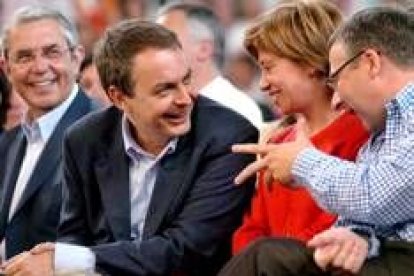 José Luis Rodríguez Zapatero junto a Emilio Pérez Touriño, José Blanco, y Elena Espinosa