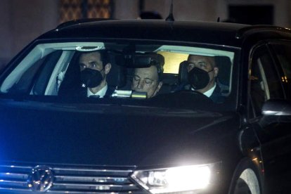 Mario Draghi, ayer, a su llegada al palacio del Quirinal. ANGELA CORCONNI