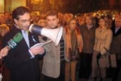 De la Mata facilitó a Rodríguez la lectura del comunicado de la manifestación del viernes