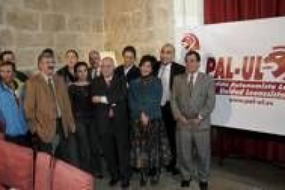 Llamazares, en el centro, encabeza el PAL-UL junto a De Francisco, Covadonga Soto y Margarita Ramos