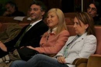 Bernabé Moya, Teresa Magaz y Carmen Acedo, ayer escuchando atentos la presentación de la jornada