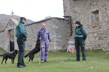 El plan tiene como finalidad establecer una serie de medidas para reforzar la respuesta de la Guardia Civil en las zonas más despobladas de la provincia de León. GUARDIA CIVIL