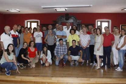 Grupo de alumnos y ponentes del curso con el alcalde. CAMPOS