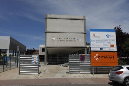 Obras en el centro de salud de Pinilla. FERNANDO OTERO