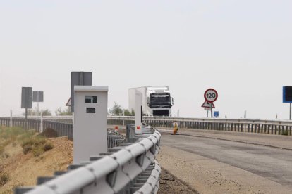 Un radar fijo, para sanciones por exceso de velocidad en las carreteras. MARCIANO PÉREZ