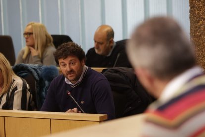 Manuel García, en el pleno de Villaquilambre celebrado este martes. FERNANDO OTERO