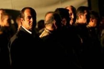 Bono, el jueves pasado, en un funeral por los 17 muertos celebrado al alba en la base en Herat