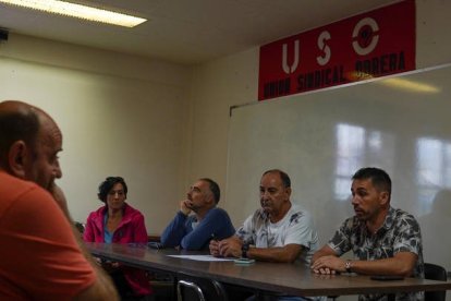 El comité de huelga se reunió esta mañana en la sede de USO. MIGUEL F. B.