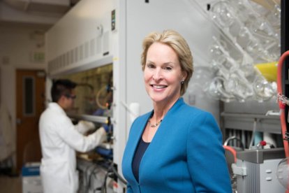 Frances Arnold, en su laboratorio de Caltech.