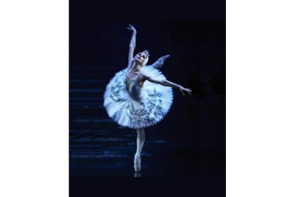 El Ballet Clásico Internacional ofreció ayer ‘El lago de los cisnes’ en el Teatro Bergidum de Ponferrada.