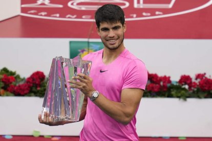 Carlos Alcaraz conquistó la gloria en Indian Wells y de paso recupera el número uno mundial. ACEVEDO