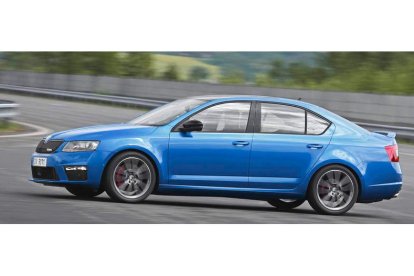 El Skoda Octavia se viste «de carreras» con la nueva versión RS de gasolina y diésel.