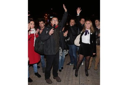 Juan Carlos Monedero, entre Ana Marcello y Emilia Esteban.