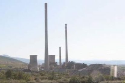 Una imagen de la semana pasada de la central de Compostilla con sus chimeneas apagadas y rodeadas de