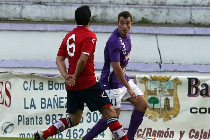 El equipo bañezano sumó tres puntos de oro ante el filial rojillo en el partido aplazado.