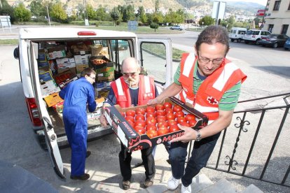 Reparto del Banco de Alimentos a los mineros de Laciana, en septiembre del 2010.