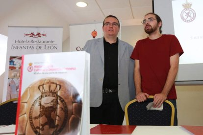 Pedro Moreno y Rodrigo Ferrer presentan el libro.