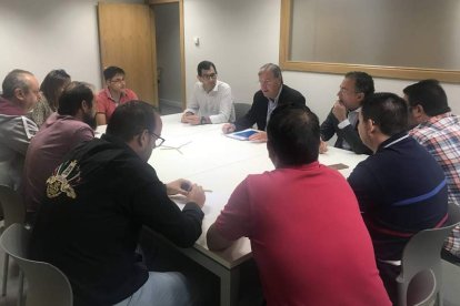 Silván y Salguero, en una reunión con el comité de empresa de la plantilla. DL