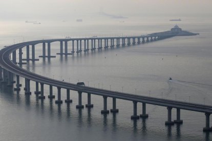 Tramo en el que el puente entra en una zona submarina