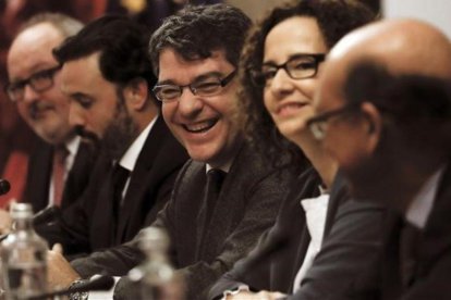 El ministro de Energía, Álvaro Nadal, durante su reunión con los grupos parlamentarios en el Congreso.
