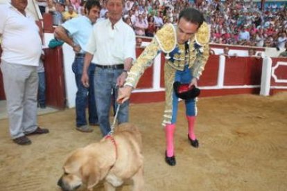 Enrique Ponce desplegó todo su repertorio ayer en León. Nadie lo dudaba, pero ahora es el torero ind