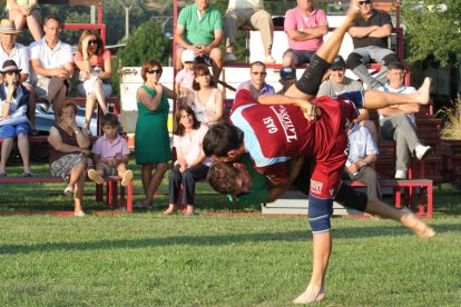 Adrián García se anotó su segundo corro de temporada venciendo en la final a Moisés Vega.