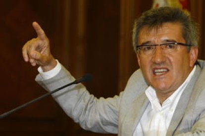 Francisco Fernández compareció por propia voluntad ante los medios.