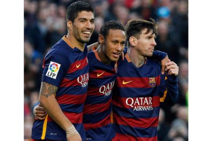 Los tres mosqueteros del Barcelona Luis Suárez, Neymar y Messi llevan el peso goleador del equipo blaugrana. QUIQUE GARCÍA