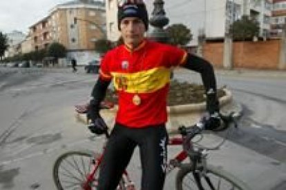 El ciclista y triatleta Jorge López de la Puente está nominado como mejor deportista absoluto