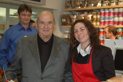 El célebre chef francés Paul Bocuse posa con Conchi Nieto en la pasada edición de Le Bocuse d’Or.