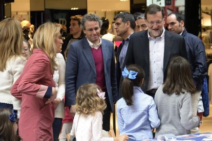 Rajoy durante la visita a la asociación de familias numerosas del País Vasco Hirukide.