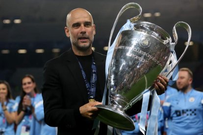 Guardiola entra en la historia del mundo del fútbol tras conquistar una nueva Champions. M. DIVISEK