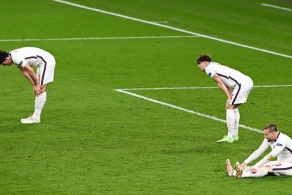 Jugadores ingleses durante la final de la Eurocopa. DL