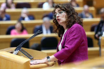 La ministra de Hacienda, María Jesús Montero, durante el debate de los Presupuestos en el pleno del Senado. /