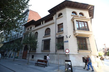 El palacete está ubicado en el número 24 de Ordoño, esquina con Juan Lorenzo Segura. RAMIRO