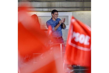 El presidente del Gobierno, Pedro Sánchez, ayer por la noche en Ferraz. RODRIGO JIMÉNEZ