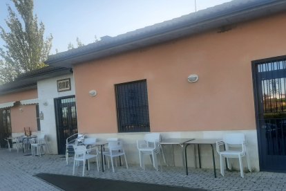 Instalaciones del bar que ofrece la Junta Vecinal de Villamoratiel de las Matas. DL