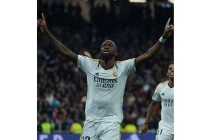 Rüdiger celebra el tanto del triunfo frente al Mallorca. KIKO HUESCA