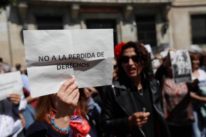 Funcionarios de Justicia, en una protesta ante la Subdelegación. FERNANDO OTERO