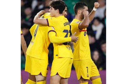 Ferrán Torres fue la estrella del partido con tres goles que sirvieron para ganar al Betis. J. MANUEL VIDAL